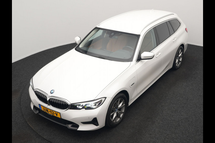BMW 3 Serie Touring 320e Sportline PHEV 204pk Dealer O.H | Lederen Sportstoelen Verwarmd | Sfeerverlichting | Apple Carplay | Navigatie | Cruise Control | Virtual | DAB |  Plug In Hybrid