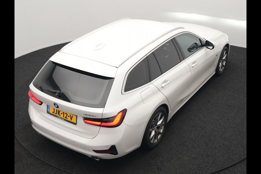 BMW 3 Serie Touring 320e Sportline PHEV 204pk Dealer O.H | Lederen Sportstoelen Verwarmd | Sfeerverlichting | Apple Carplay | Navigatie | Cruise Control | Virtual | DAB |  Plug In Hybrid