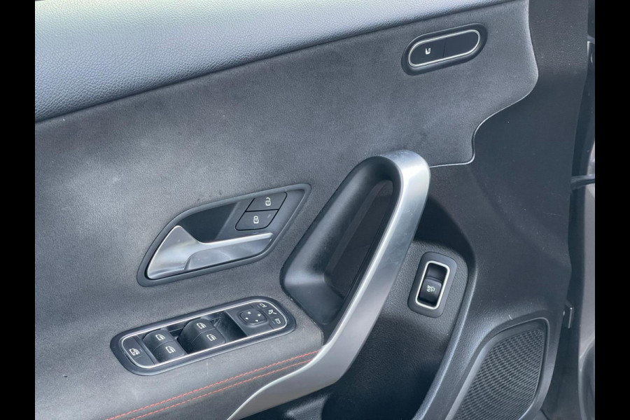 Mercedes-Benz A-Klasse 200 AMG | Pano | ACC | Sfeer | Camera