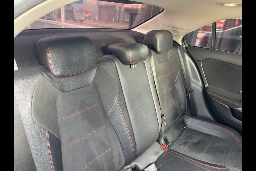 Mercedes-Benz A-Klasse 200 AMG | Pano | ACC | Sfeer | Camera