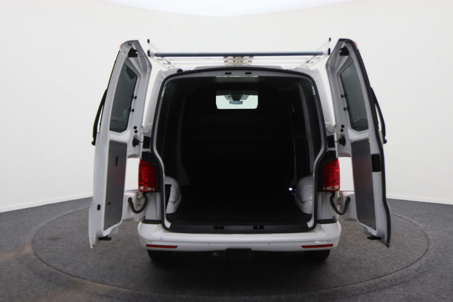 Volkswagen Transporter 2.0 TDI DSG L1H1 Leer, Airco, Apple Carplay, Camera, Cruise, Imperiaal, PDC, Trekhaak, 16''