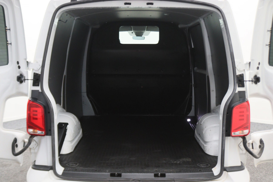 Volkswagen Transporter 2.0 TDI DSG L1H1 Leer, Airco, Apple Carplay, Camera, Cruise, Imperiaal, PDC, Trekhaak, 16''