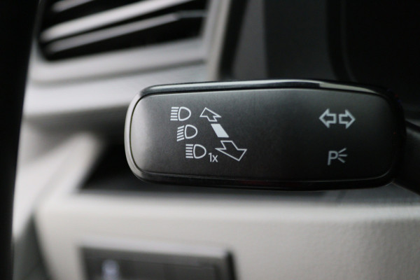 Volkswagen Transporter 2.0 TDI DSG L1H1 Leer, Airco, Apple Carplay, Camera, Cruise, Imperiaal, PDC, Trekhaak, 16''