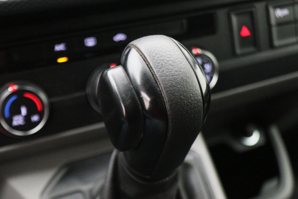 Volkswagen Transporter 2.0 TDI DSG L1H1 Leer, Airco, Apple Carplay, Camera, Cruise, Imperiaal, PDC, Trekhaak, 16''