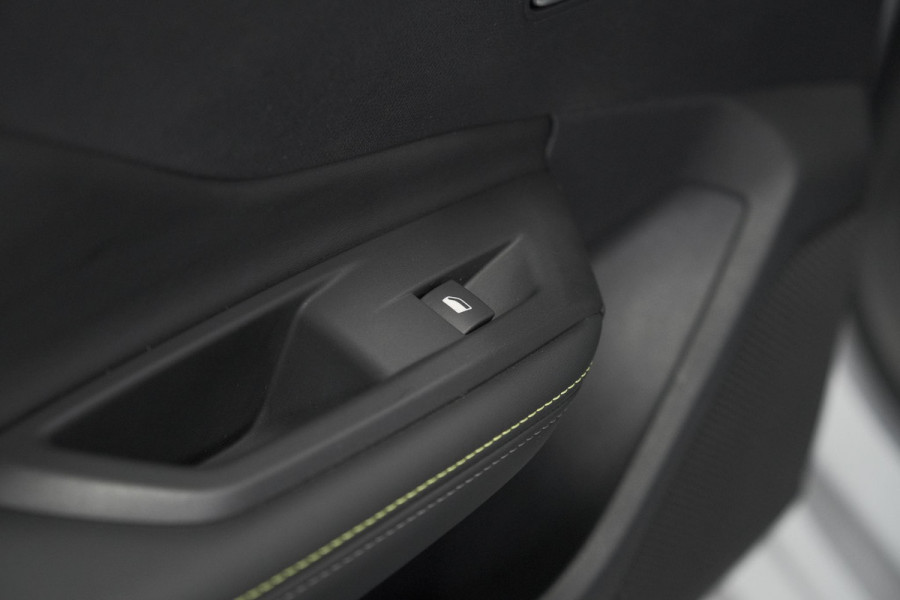 Peugeot 308 SW 1.2 Hybrid 136 e-DCS6 GT | Camera | Adaptieve Cruise Control | Apple Carplay