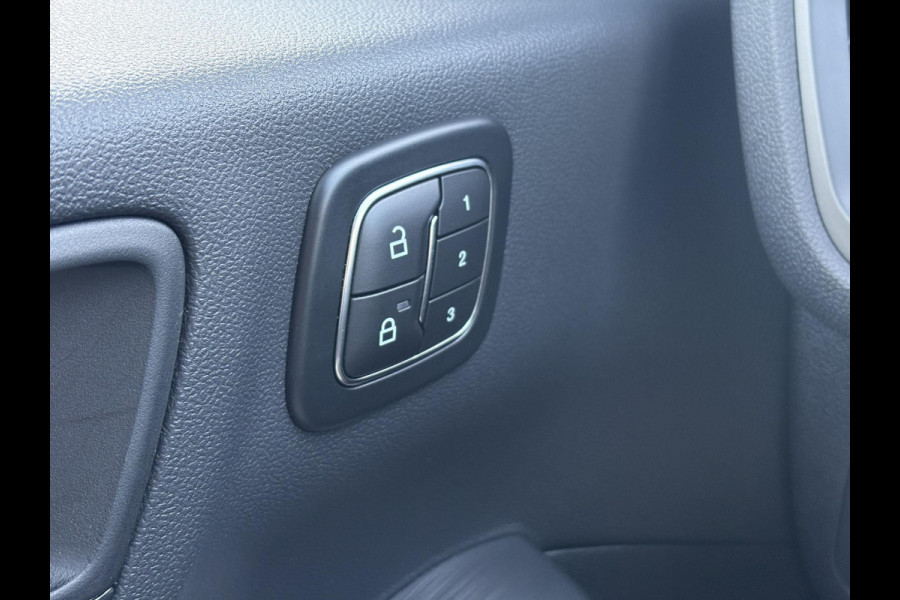Ford Kuga 2.5 PHEV ST-Line X | Orig. NL Auto | Wegklapbare trekhaak (elektrisch bedienbaar) | Winter Pack | AGR-stoelen | Bang&Olufsen | Elektrische achterklep
