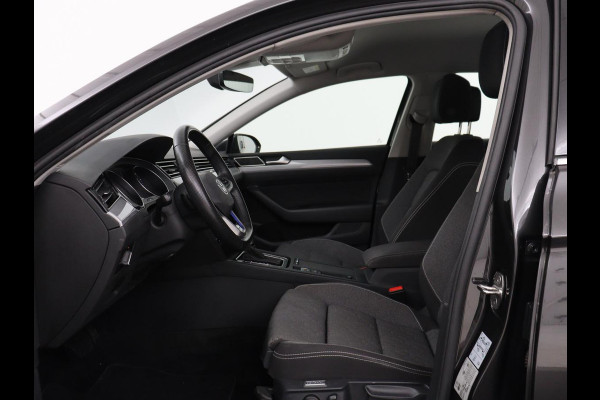 Volkswagen Passat 1.4 TSI PHEV GTE | Stoelverwarming | Camera | Carplay | Navigatie | Matrix LED | Adaptive cruise | Climate control | Bluetooth | Parkeerhulp | Plug In