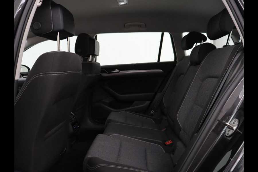 Volkswagen Passat 1.4 TSI PHEV GTE | Stoelverwarming | Camera | Carplay | Navigatie | Matrix LED | Adaptive cruise | Climate control | Bluetooth | Parkeerhulp | Plug In