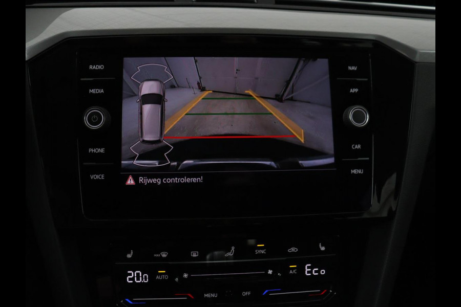 Volkswagen Passat 1.4 TSI PHEV GTE | Stoelverwarming | Camera | Carplay | Navigatie | Matrix LED | Adaptive cruise | Climate control | Bluetooth | Parkeerhulp | Plug In