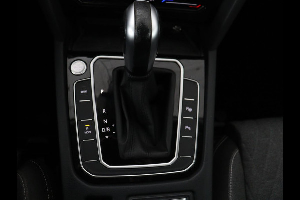 Volkswagen Passat 1.4 TSI PHEV GTE | Stoelverwarming | Camera | Carplay | Navigatie | Matrix LED | Adaptive cruise | Climate control | Bluetooth | Parkeerhulp | Plug In