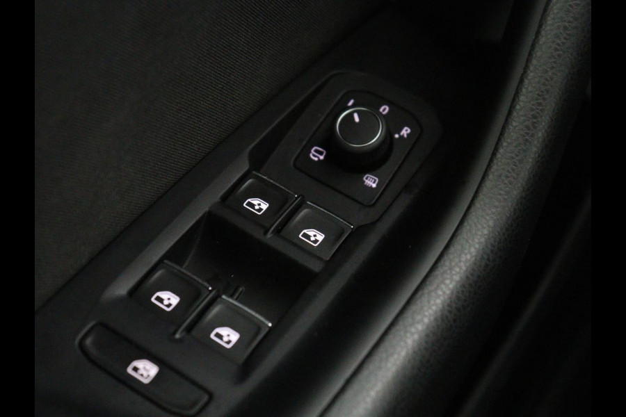 Volkswagen Passat 1.4 TSI PHEV GTE | Stoelverwarming | Camera | Carplay | Navigatie | Matrix LED | Adaptive cruise | Climate control | Bluetooth | Parkeerhulp | Plug In