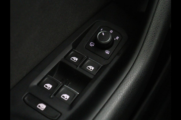 Volkswagen Passat 1.4 TSI PHEV GTE | Stoelverwarming | Camera | Carplay | Navigatie | Matrix LED | Adaptive cruise | Climate control | Bluetooth | Parkeerhulp | Plug In