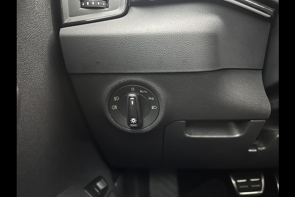 Škoda Karoq 1.5 TSI ACT Sportline Business (INCL-BTW) Aut. *PANO | DIGI-COCKPIT | FULL-LED | ADAPTIVE-CRUISE | CANTON-AUDIO | BLINDSPOT | HEATED-SPORTSEATS | CAMERA | AMBIENTLIGHT | NAVI-FULLMAP | KEYLESS | DAB+ | TOWBAR | PRIVACYGLAS