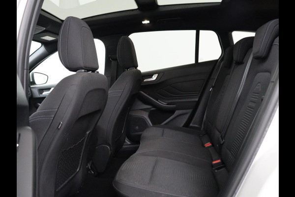 Ford Focus 1.0 EcoBoost Hybrid Active X | Panoramadak | Stoelverwarming | Adaptive cruise | Carplay | Camera | Keyless | Full LED | Navigatie | DAB | Bluetooth | Climate control