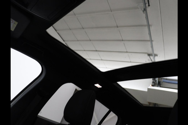 Ford Focus 1.0 EcoBoost Hybrid Active X | Panoramadak | Stoelverwarming | Adaptive cruise | Carplay | Camera | Keyless | Full LED | Navigatie | DAB | Bluetooth | Climate control