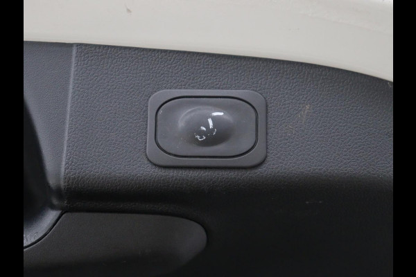 Ford Focus 1.0 EcoBoost Hybrid Active X | Panoramadak | Stoelverwarming | Adaptive cruise | Carplay | Camera | Keyless | Full LED | Navigatie | DAB | Bluetooth | Climate control