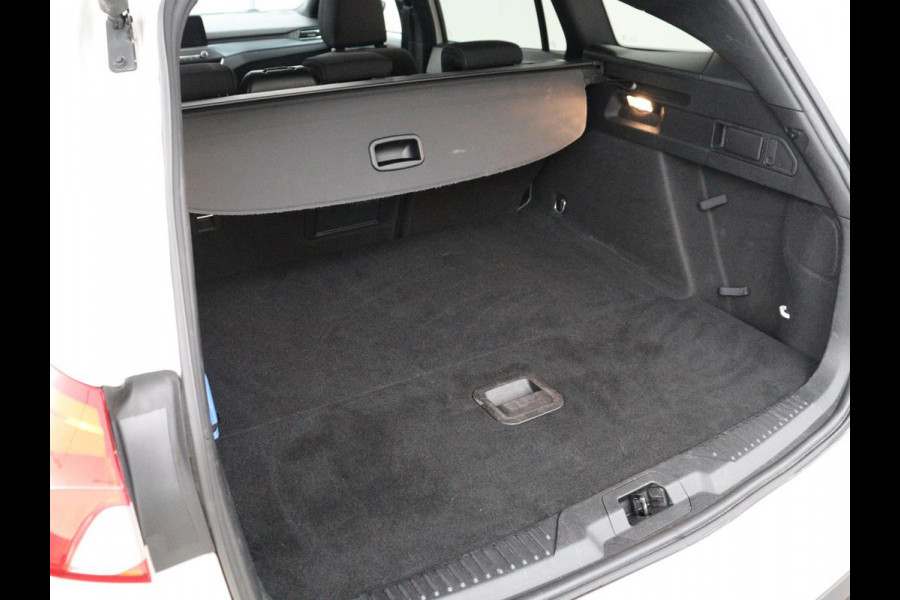 Ford Focus 1.0 EcoBoost Hybrid Active X | Panoramadak | Stoelverwarming | Adaptive cruise | Carplay | Camera | Keyless | Full LED | Navigatie | DAB | Bluetooth | Climate control