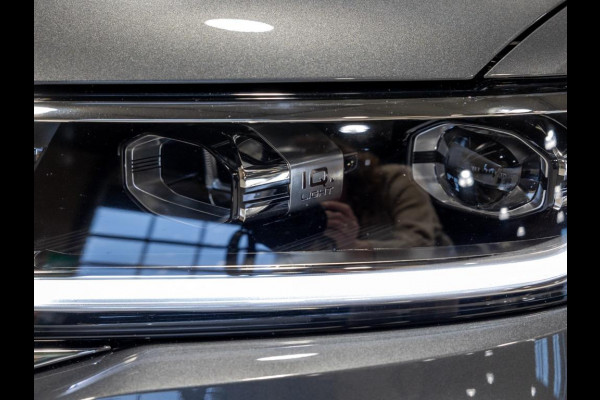 Volkswagen T-Roc 1.5 TSI R-Line Edition / 150pk / Stoel en stuur verwarming / Achteruitrij camera / Keyless /