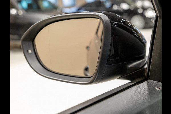 Volkswagen T-Roc 1.5 TSI R-Line Edition / 150pk / Stoel en stuur verwarming / Achteruitrij camera / Keyless /