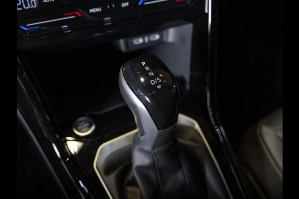 Volkswagen T-Roc 1.5 TSI R-Line Edition / 150pk / Stoel en stuur verwarming / Achteruitrij camera / Keyless /