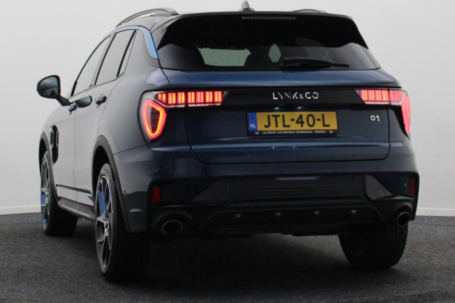 Lynk & Co 01 1.5 Two-Tone, 360° Camera, Panoramadak, Zwarte hemel, ACC, Keyless, PDC, LED, 20''