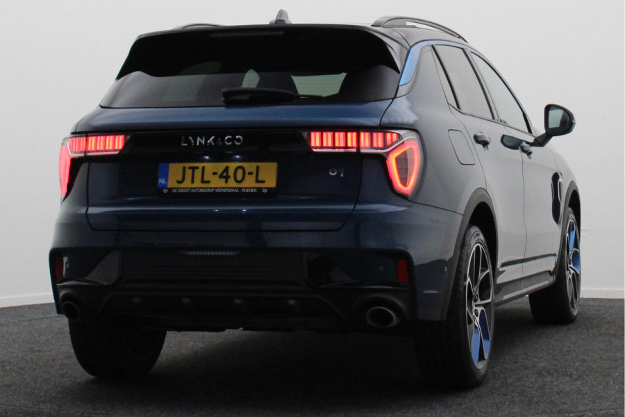 Lynk & Co 01 1.5 Two-Tone, 360° Camera, Panoramadak, Zwarte hemel, ACC, Keyless, PDC, LED, 20''