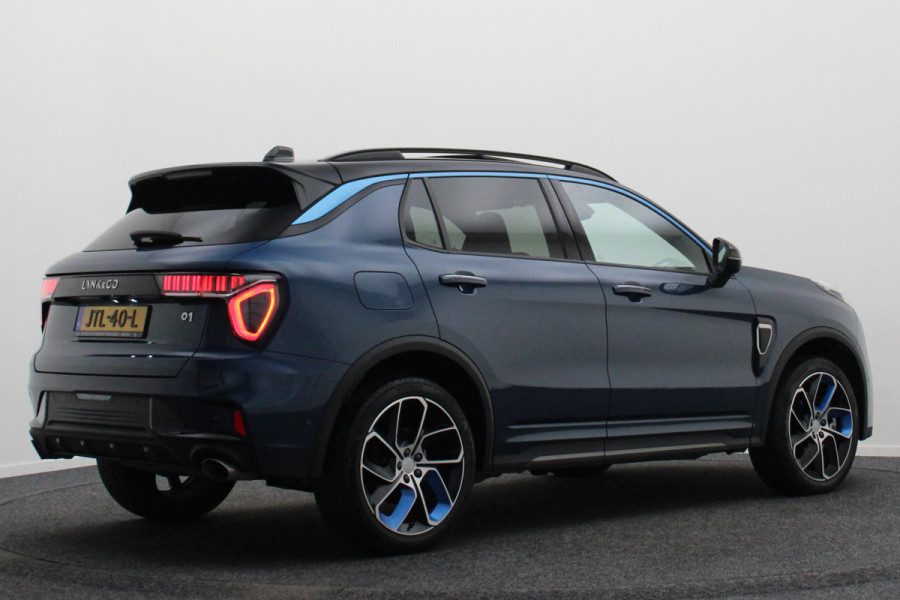 Lynk & Co 01 1.5 Two-Tone, 360° Camera, Panoramadak, Zwarte hemel, ACC, Keyless, PDC, LED, 20''