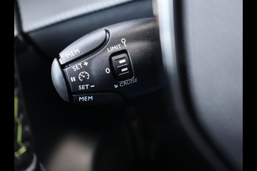 Peugeot 208 1.2 HYBRID 145 PK e-DCS6 GT *NIEUW* + CAMERA | SFEERVERLICHTING | CARPLAY