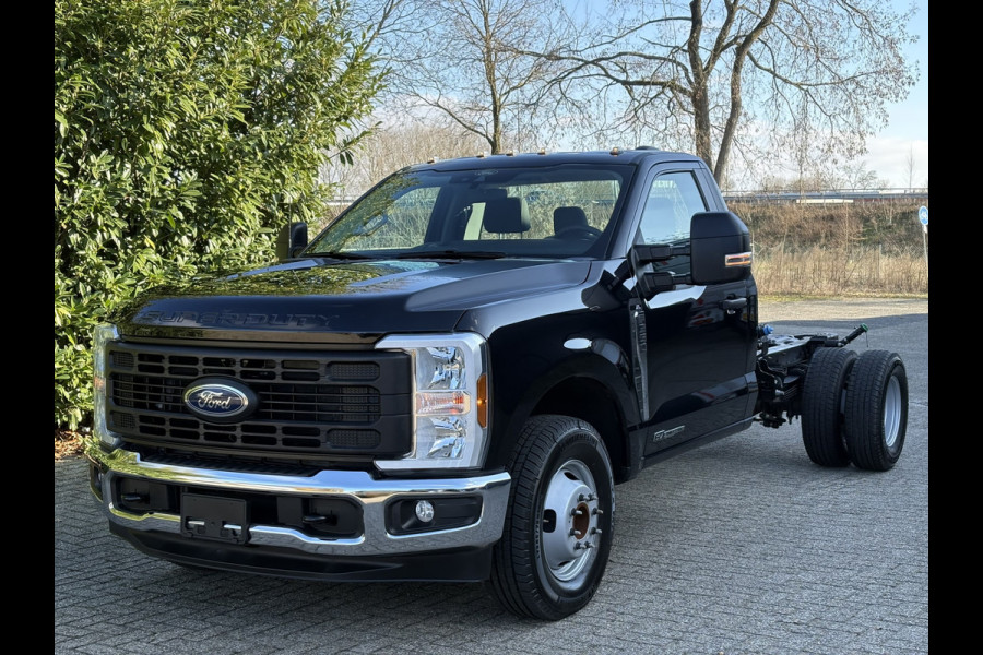 Ford USA F-350 6.7L Turbo V8 Power Stroke Chassis DRW