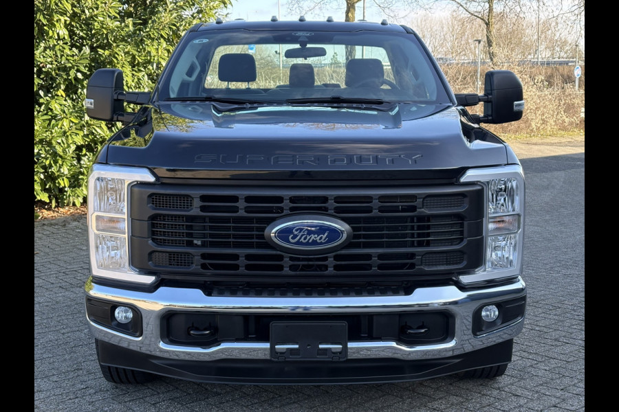 Ford USA F-350 6.7L Turbo V8 Power Stroke Chassis DRW