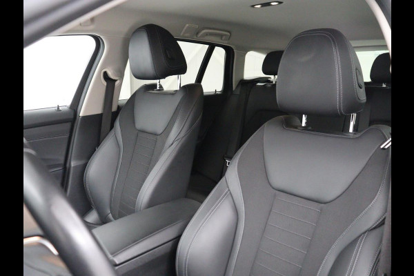 BMW 3-serie 318d Sport Line | Stoelverwarming | Sportstoelen | Carplay | Live Cockpit | Half leder | Navigatie | Full LED | Parkeerhulp | Cruise control