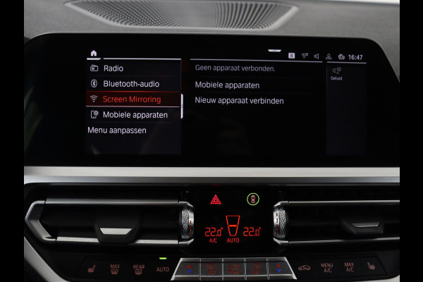 BMW 3-serie 318d Sport Line | Stoelverwarming | Sportstoelen | Carplay | Live Cockpit | Half leder | Navigatie | Full LED | Parkeerhulp | Cruise control