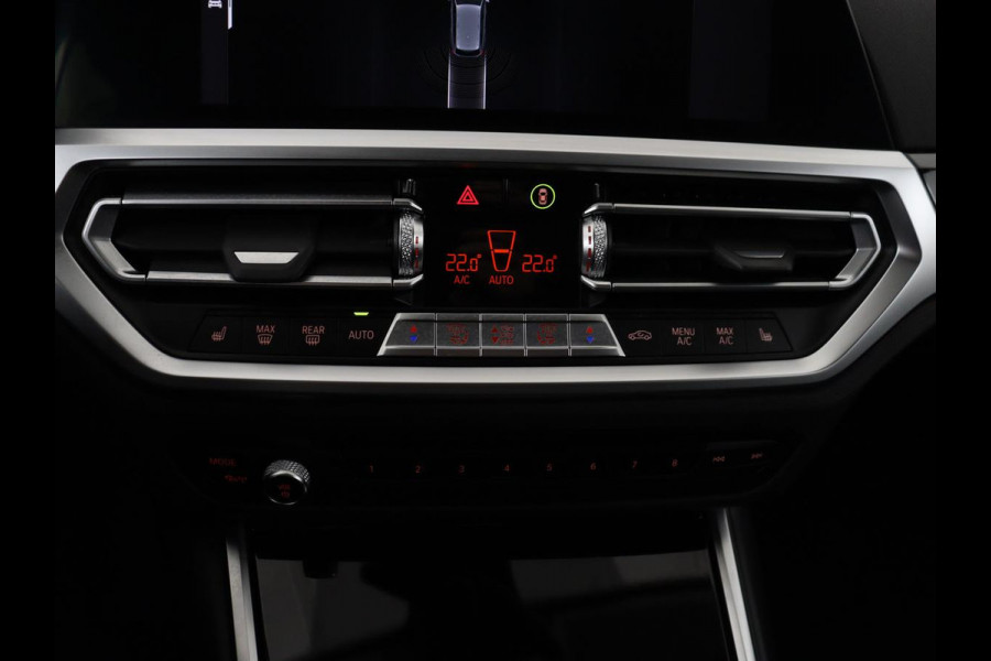 BMW 3-serie 318d Sport Line | Stoelverwarming | Sportstoelen | Carplay | Live Cockpit | Half leder | Navigatie | Full LED | Parkeerhulp | Cruise control