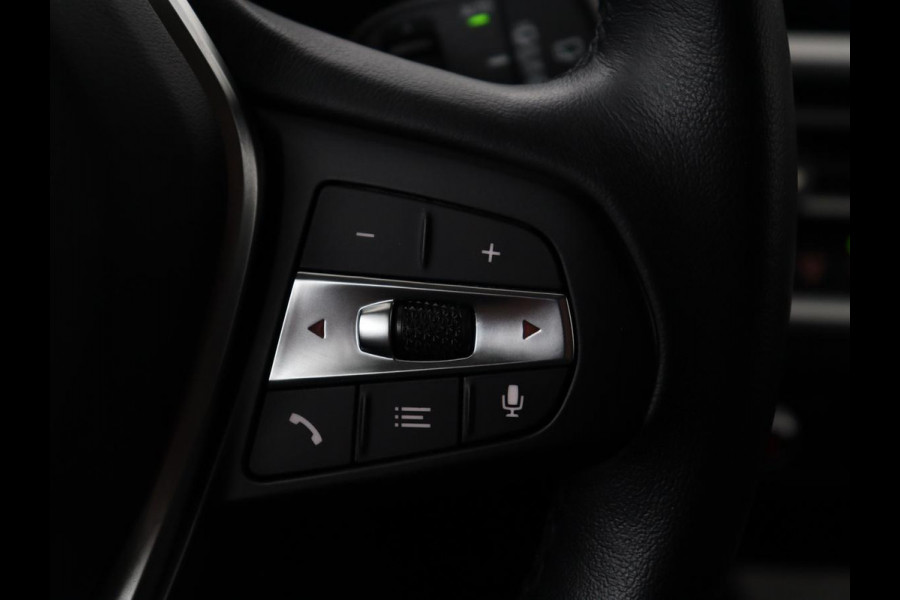 BMW 3-serie 318d Sport Line | Stoelverwarming | Sportstoelen | Carplay | Live Cockpit | Half leder | Navigatie | Full LED | Parkeerhulp | Cruise control