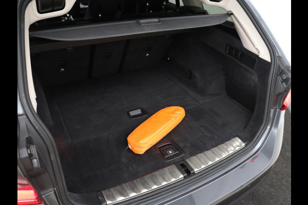 BMW 3-serie 318d Sport Line | Stoelverwarming | Sportstoelen | Carplay | Live Cockpit | Half leder | Navigatie | Full LED | Parkeerhulp | Cruise control