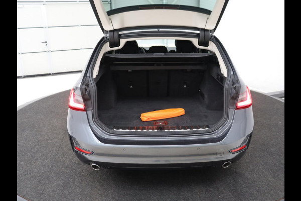 BMW 3-serie 318d Sport Line | Stoelverwarming | Sportstoelen | Carplay | Live Cockpit | Half leder | Navigatie | Full LED | Parkeerhulp | Cruise control