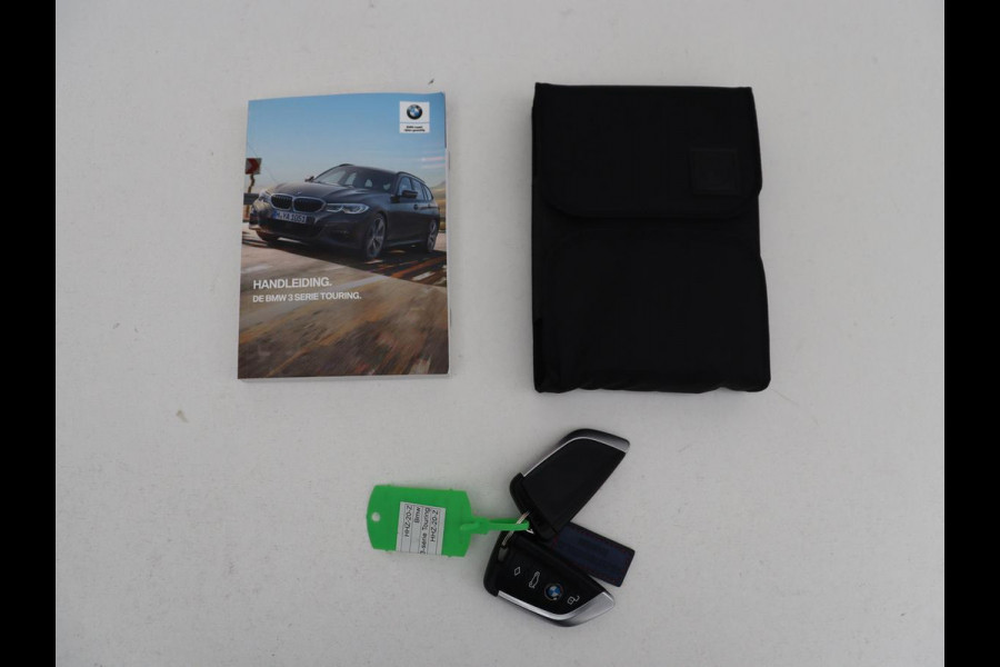 BMW 3-serie 318d Sport Line | Stoelverwarming | Sportstoelen | Carplay | Live Cockpit | Half leder | Navigatie | Full LED | Parkeerhulp | Cruise control