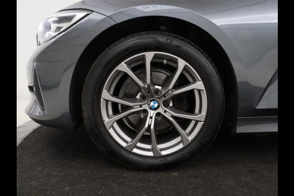 BMW 3-serie 318d Sport Line | Stoelverwarming | Sportstoelen | Carplay | Live Cockpit | Half leder | Navigatie | Full LED | Parkeerhulp | Cruise control