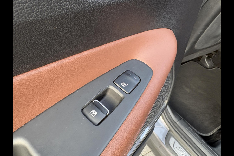 Hyundai Santa Fe 1.6 T-GDI PHEV Premium 7p. | Trekhaak | Leder | 360 Camera | Stoel- Ventilatie & Verwarming |
