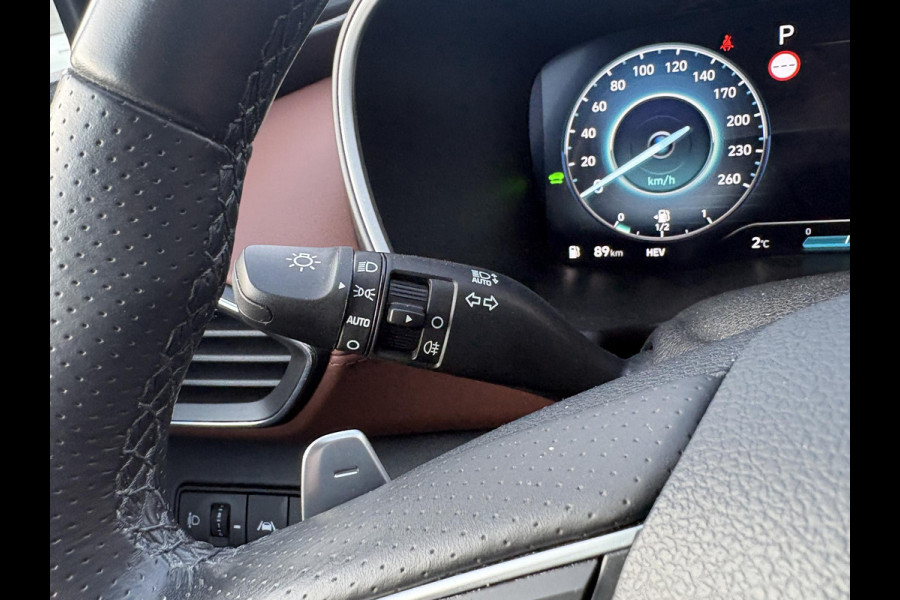 Hyundai Santa Fe 1.6 T-GDI PHEV Premium 7p. | Trekhaak | Leder | 360 Camera | Stoel- Ventilatie & Verwarming |