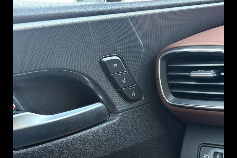 Hyundai Santa Fe 1.6 T-GDI PHEV Premium 7p. | Trekhaak | Leder | 360 Camera | Stoel- Ventilatie & Verwarming |