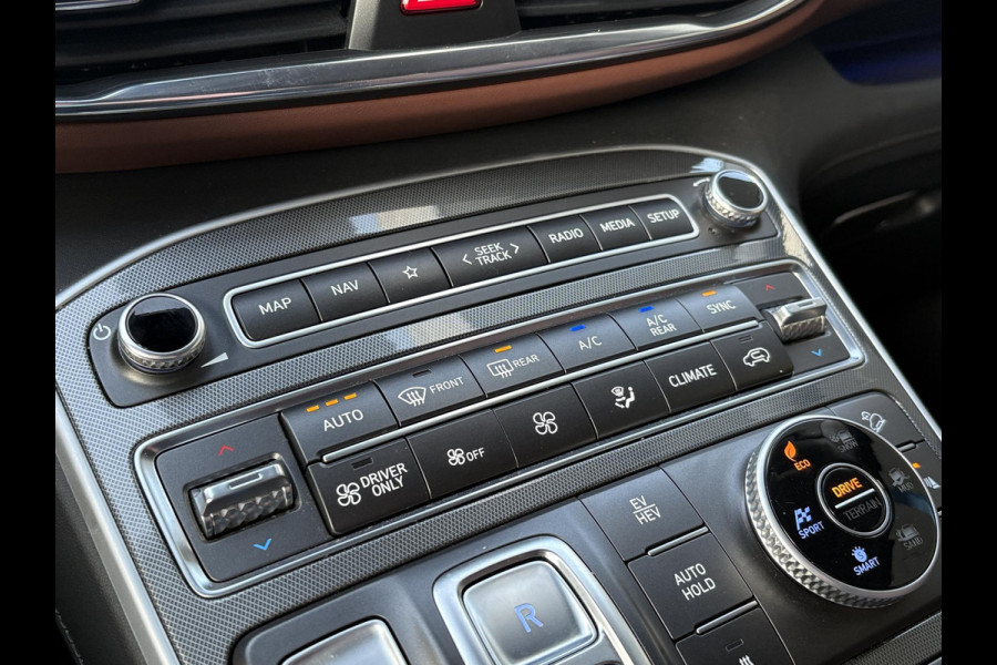 Hyundai Santa Fe 1.6 T-GDI PHEV Premium 7p. | Trekhaak | Leder | 360 Camera | Stoel- Ventilatie & Verwarming |