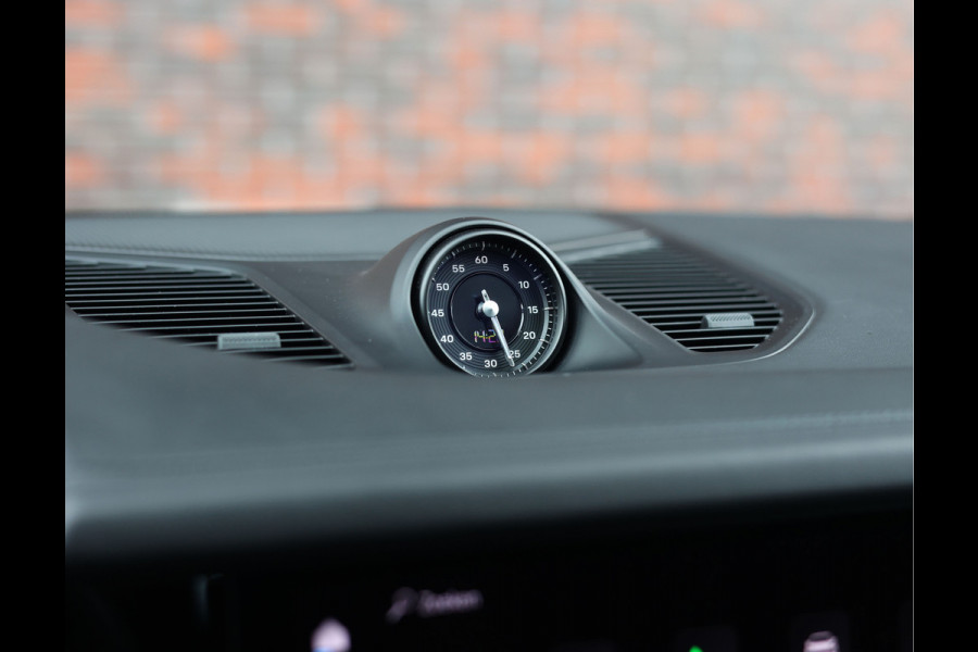 Porsche Cayenne Coupé 3.0 E-Hybrid | Pano - Trekhaak - Sport Chrono