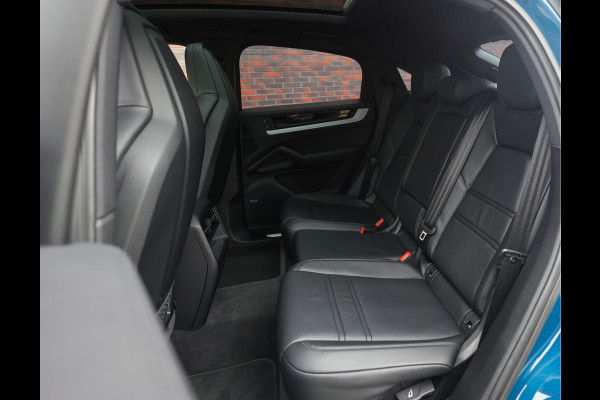 Porsche Cayenne Coupé 3.0 E-Hybrid | Pano - Trekhaak - Sport Chrono
