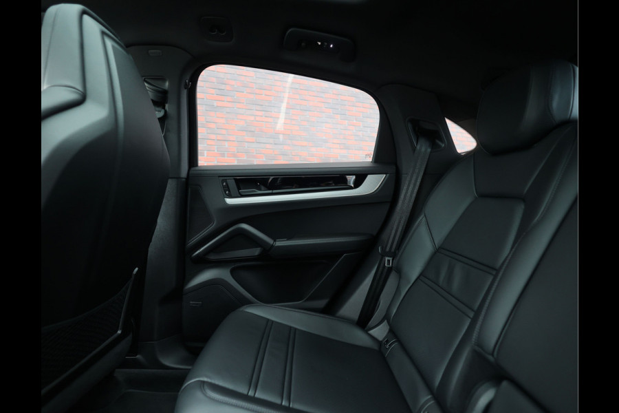 Porsche Cayenne Coupé 3.0 E-Hybrid | Pano - Trekhaak - Sport Chrono