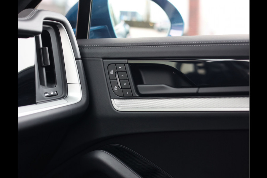 Porsche Cayenne Coupé 3.0 E-Hybrid | Pano - Trekhaak - Sport Chrono