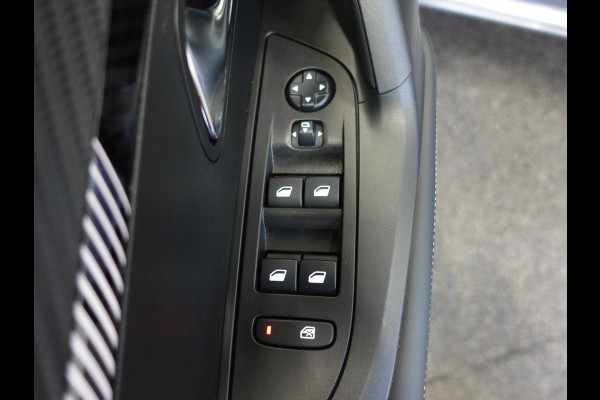 Peugeot 2008 1.2 PureTech 130pk Automaat Allure | Navigatie | Apple Carplay/Android Auto | 360 camera | Parkeersensoren | Blind Spot Assist | Adaptive Cruise Control | Stoelverwarming | Getinte ramen | Climate Control