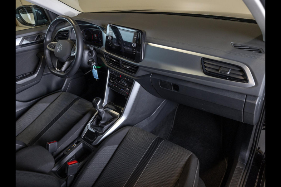 Volkswagen T-Roc 1.0 TSI Life / 110pk / Trekhaak / Achteruitrij camera / Stoelverwarming /
