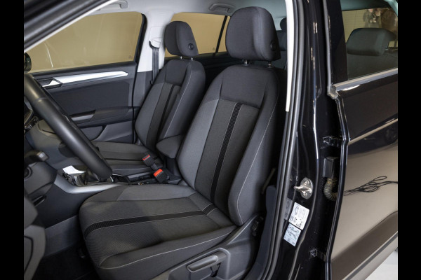 Volkswagen T-Roc 1.0 TSI Life / 110pk / Trekhaak / Achteruitrij camera / Stoelverwarming /