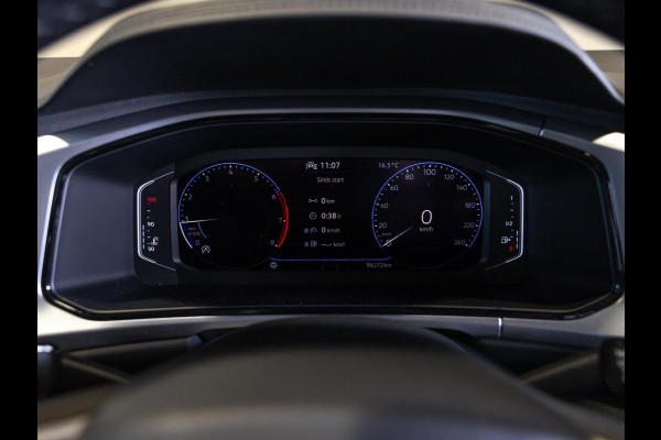 Volkswagen T-Roc 1.0 TSI Life / 110pk / Trekhaak / Achteruitrij camera / Stoelverwarming /